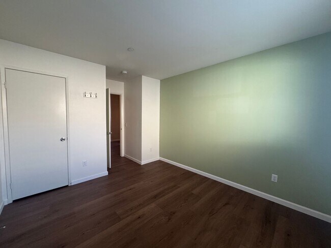 Building Photo - Eco-Friendly Home in Victorville