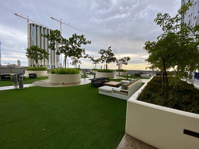 Building Photo - 988 Halekauwila St