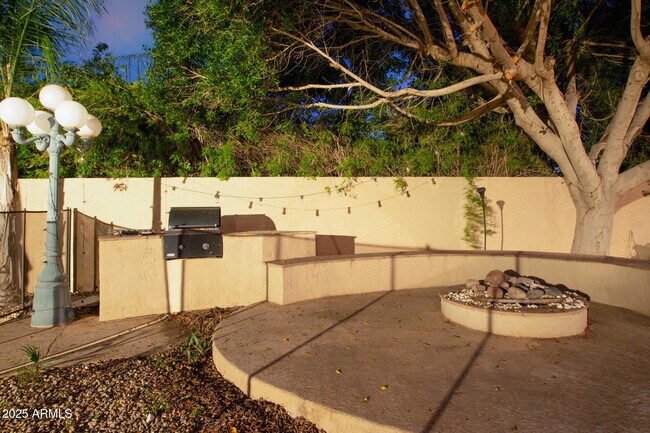 Building Photo - 6401 W Orchid Ln