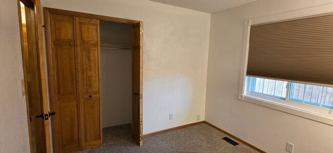 Building Photo - Stunning 4-bedroom, 2.5-bathroom home near...