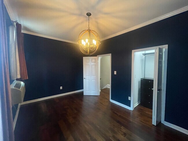 Building Photo - Dupont Circle 2-level Condo at The Cygnet. 1 Bed/1 Full Bath, Fireplace and Modern Kitchen