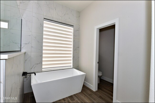 Building Photo - 13868 Paseo Perlas Dr