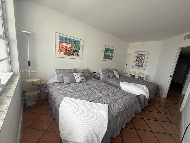 Building Photo - 100 Lincoln Rd