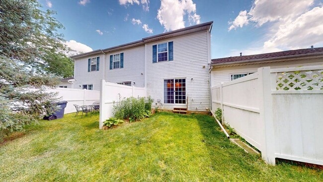 Building Photo - 6752 Lagrange Dr