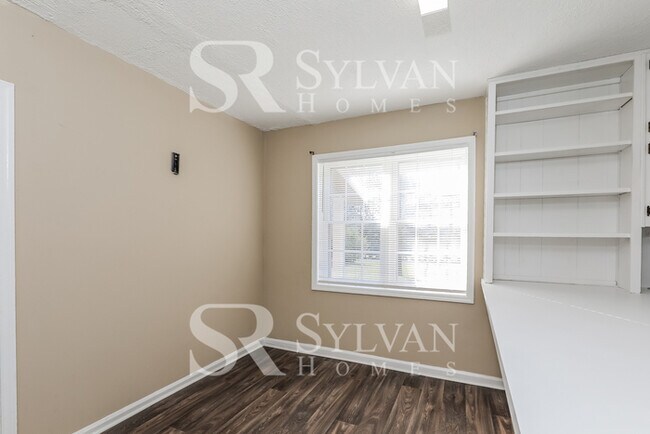 Building Photo - This charming home is ready for you!