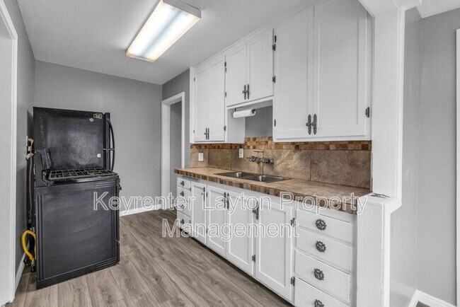 Building Photo - 12 E 250 N