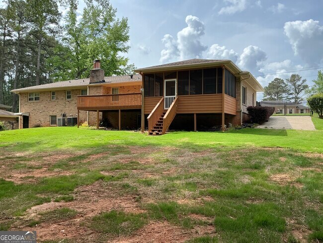 Building Photo - 3988 Rainbow Dr