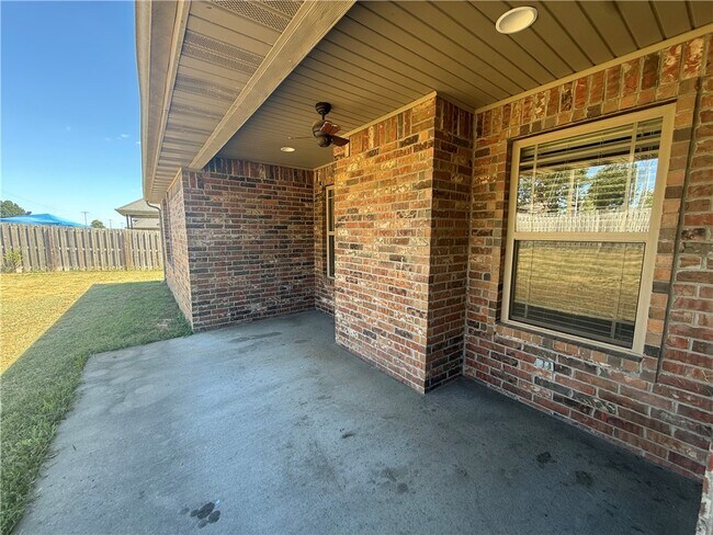 Building Photo - 1520 Amber Way
