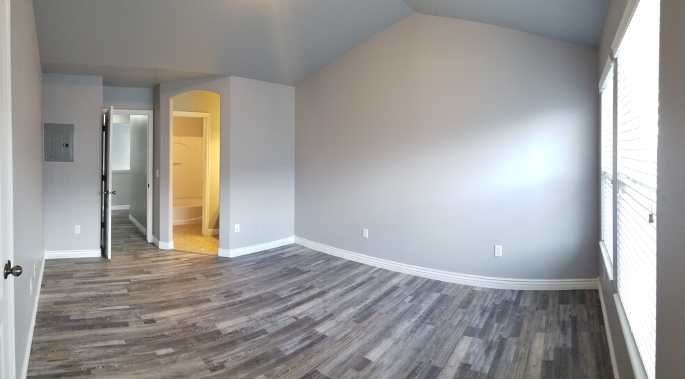 Master Bedroom - 7334 S Shelby View Dr