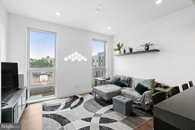 Primary Photo - 1501 N 31st St