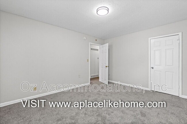 Building Photo - 9811 Marsh Ave