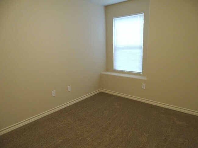 Building Photo - 6411 Luglio Ln