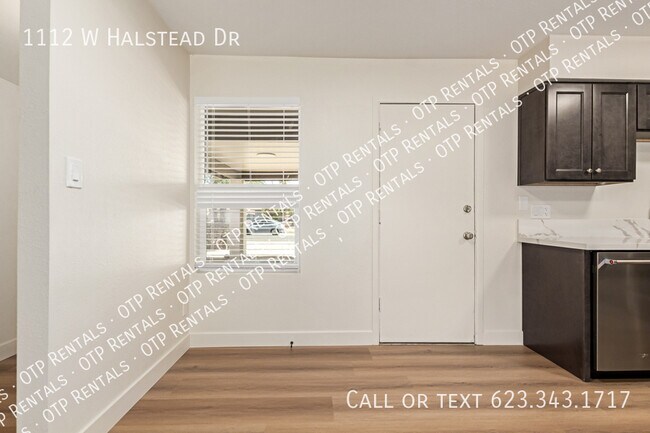 Building Photo - 1112 W Halstead Dr