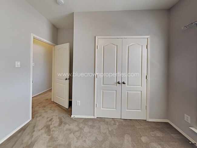 Building Photo - 8401 Greenfield Dr