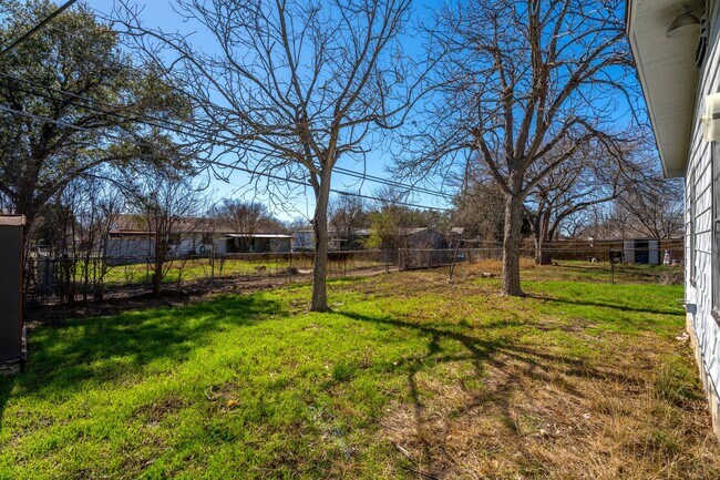 Building Photo - Fairlawn 3 bedroom, 1 bath ready for move-in