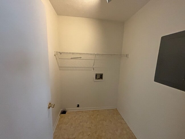 Building Photo - Charming 3BR Home in Columbus – Pet Friendly & Move-In Ready!