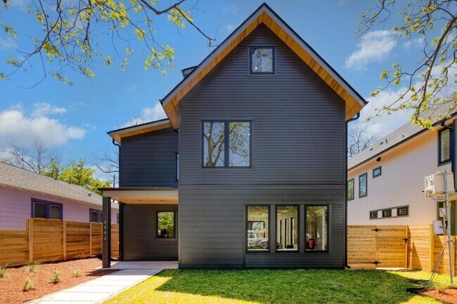 Primary Photo - 2403 Willow St