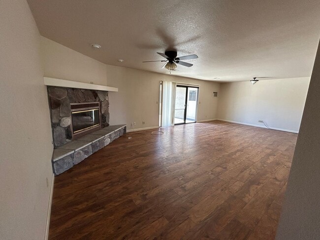 Building Photo - Three Bedroom Two Bath Family Home