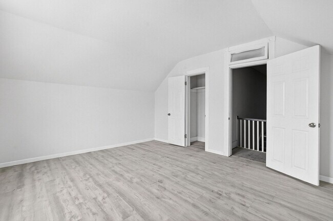 Building Photo - 398-400 N. Maple Ave