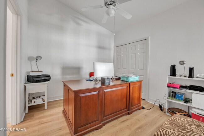 Building Photo - 1412 Coconut Palm Cir
