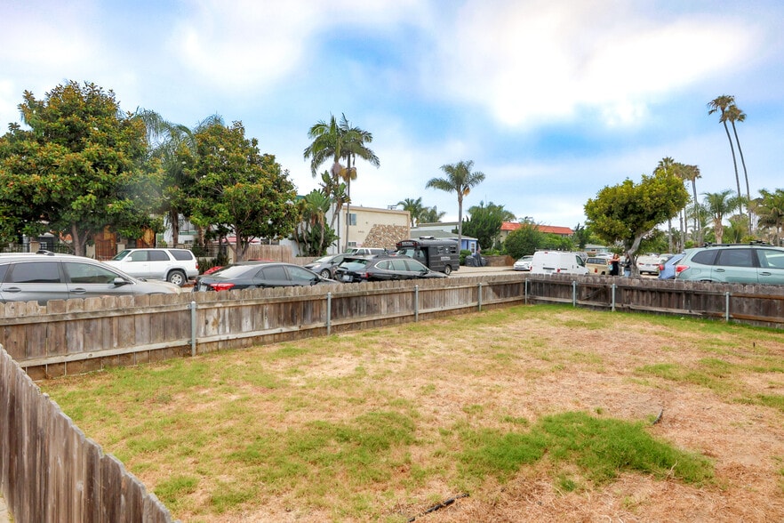 Building Photo - 4928 Narragansett Ave