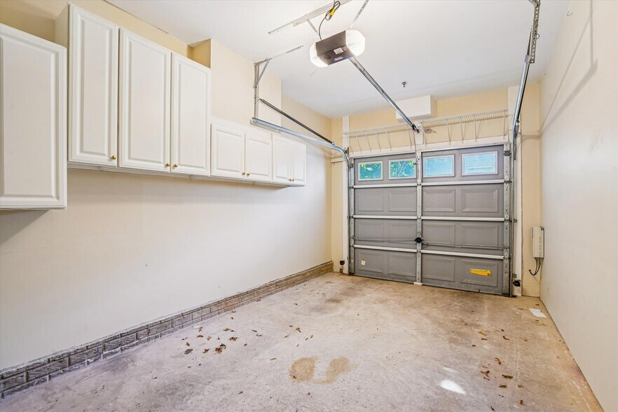 Building Photo - 604 Highland Ridge Ave