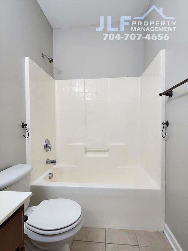 Building Photo - Beautiful 2 Story Condo in the Ballantyne Area of Charlotte!