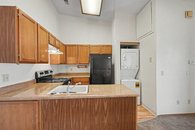 Building Photo - Charming Top-Floor Studio in Aurora with Private Patio & In-Unit Laundry