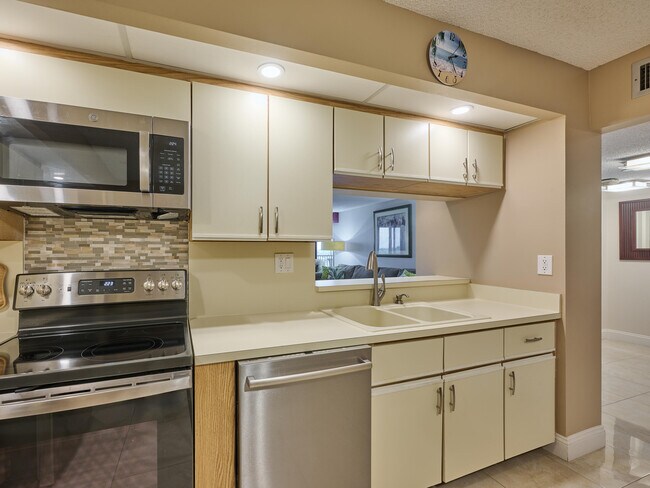 Building Photo - 3420 S Ocean Blvd