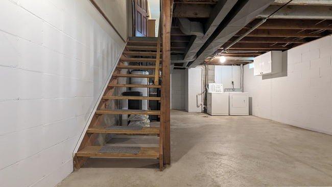 Building Photo - 117 19th St SE