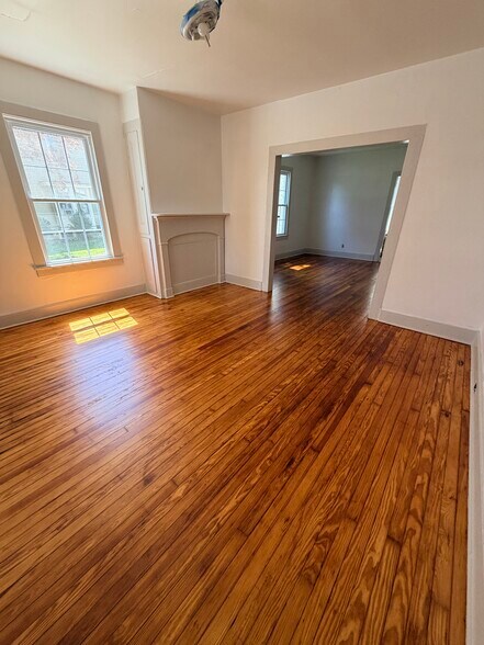 Living Room - 422 Washington St