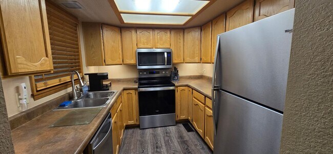 Building Photo - 2831 N Walnut Hills Dr