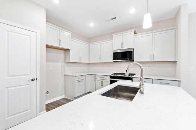 Building Photo - Modern & Charming 3-Bedroom Townhome in Durham!