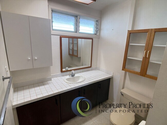 Building Photo - Kaimuki 3 Bedroom 2 Bath House