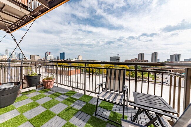 Building Photo - 2545 S Dearborn St