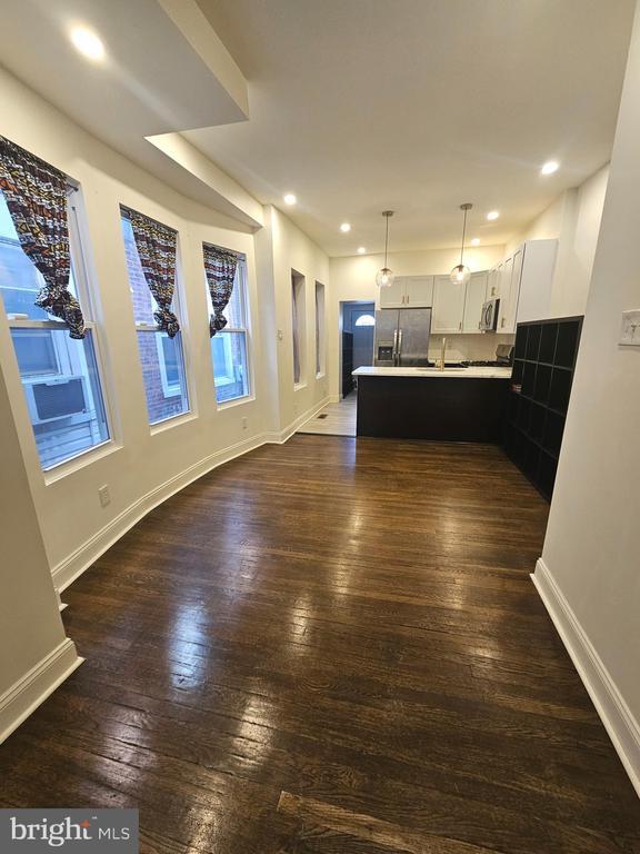 Building Photo - 150 E Pleasant St