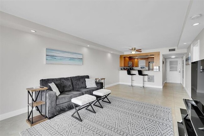 Building Photo - 400 N Surf Rd