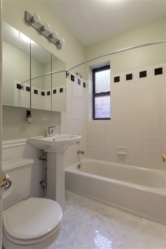 Building Photo - 36 Duncan Ave