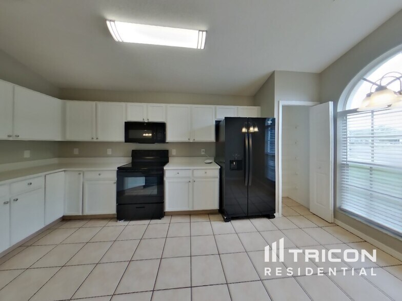 Building Photo - 5740 Rywood Dr