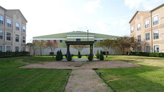 Building Photo - 6655 W Sam Houston Pkwy S
