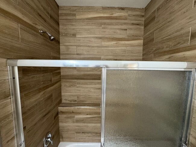 Building Photo - 3BR,2BS Custom home w/3 Car-Boat Deep Garage-Target shopping area