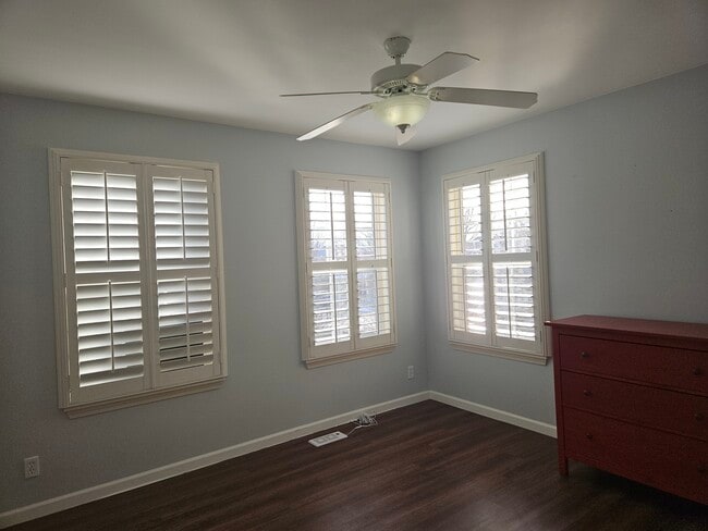 Building Photo - 0N312 Dooley Dr