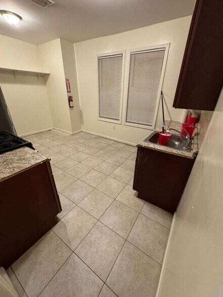 Building Photo - 209 21st St