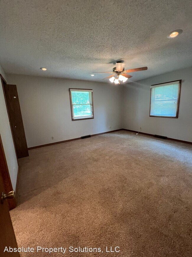 Building Photo - 4 br, 3 bath House - 207 S York Ave