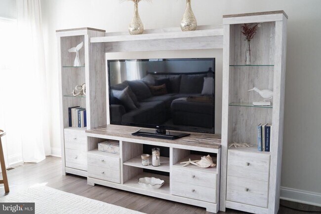 Building Photo - 36046 Auburn Wy