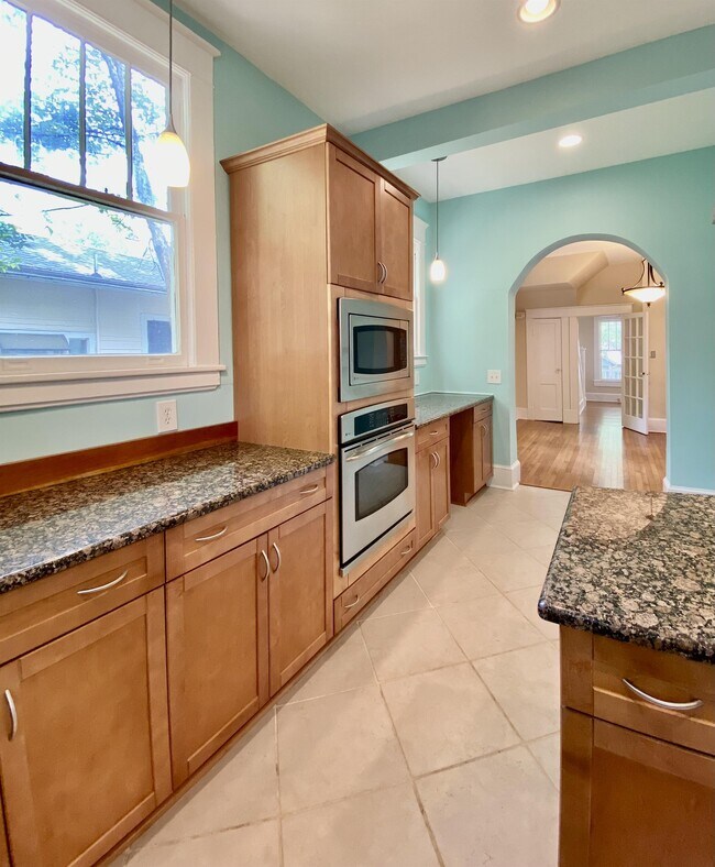 Building Photo - 1105 Virginia Ave