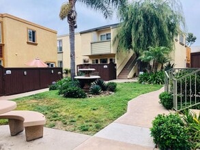 Building Photo - Sunny Top Floor 2BD/2BA Condo in Desirable...