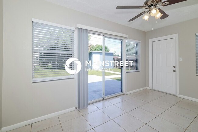 Building Photo - 3 Bedroom Pet-Friendly Home in ORLANDO, FL with Main Street Renewal