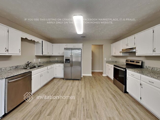 Building Photo - 495 Mountainview Dr