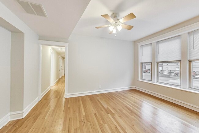 Building Photo - 4000 N Hermitage Ave